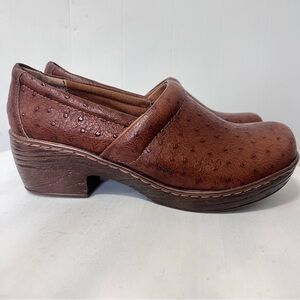 BORN B.O.C Brown Textured Slip On Comfort Clogs Nursing Waitress Bartending 9.5